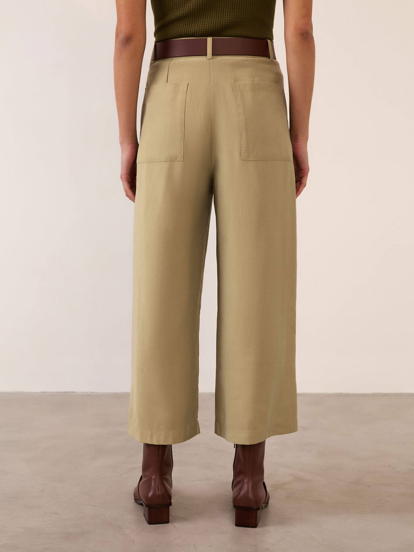Calça Pantacourt Khaki