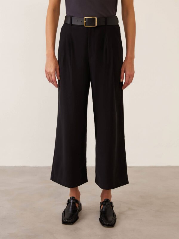 calça-pantacourt-preto-2