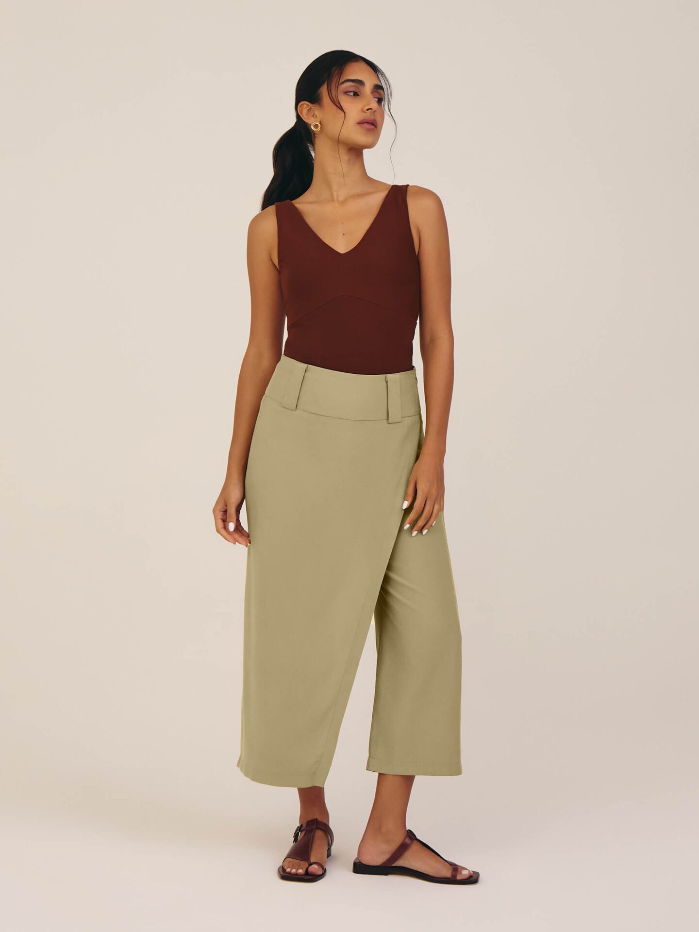 Regata Entalhe Marrom